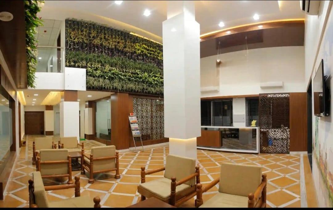 אאורנגבד Hotel Raviraj, Chhatrapati Sambhaji Nagar מראה חיצוני תמונה